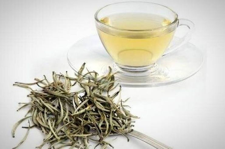 بررسی‌های یک پژوهش داخلی در حوزه کنترل چاقی، نشان می‌دهد که استفاده از نوعی چای به نام «چای سفید» می‌تواند اثرات قابل قبولی در متابولیسم چربی‌های بدن و رفع چاقی داشته باشد.