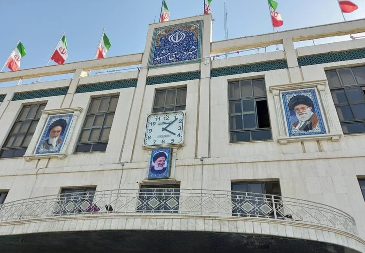 مسئول سازمان بسیج ادارات و کارمندان سپاه امام رضا (ع) گفت: مهم‌ترین مسئله برای پایگاه‌های شهرداری فعالیت در میز خدمت است و خدمت رسانی ارزش بسیاری دارد.