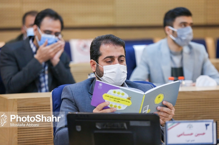 رئیس کمیسیون برنامه و بودجه شورای اسلامی شهر مشهد گفت: نرم‌افزار‌های شهرداری مشهد به‌منظور مدیریت هزینه‌ها، ارتقای پدافند غیرعامل و کسب درآمد پایدار یکپارچه می‌شود.