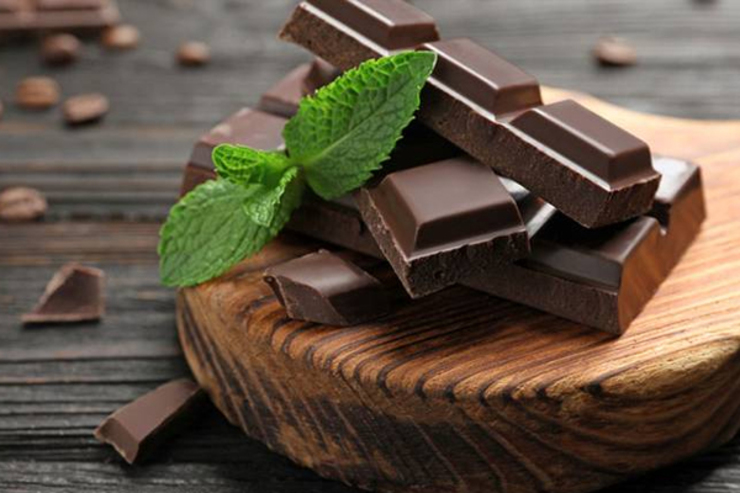 نتایج یک بررسی جدید نشان می‌دهد، خوردن تنها ۱۰ گرم شکلات تلخ ۸۵ درصد، سه بار در روز افراد را شادتر می‌کند.