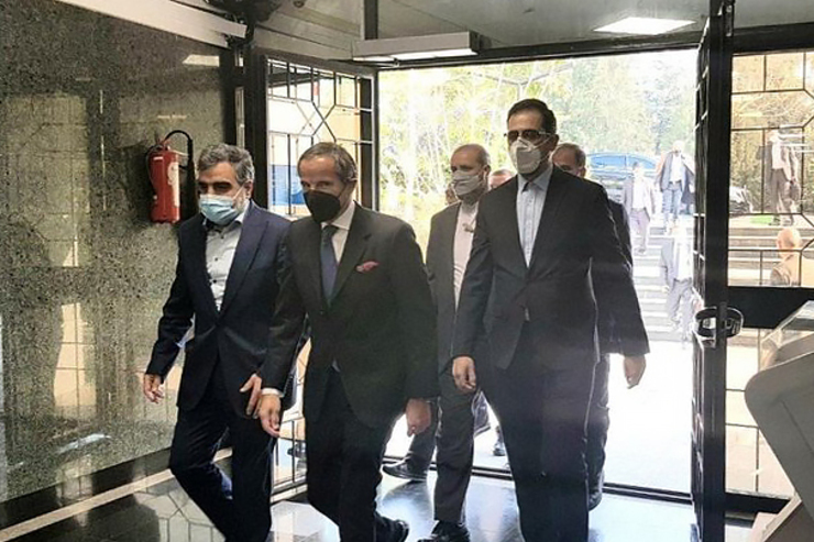 مدیرکل آژانس بین‌المللی انرژی اتمی صبح روز سه‌شنبه در ادامه اجرای توافق‌های اخیر با ایران با رئیس سازمان انرژی اتمی دیدار کرد.