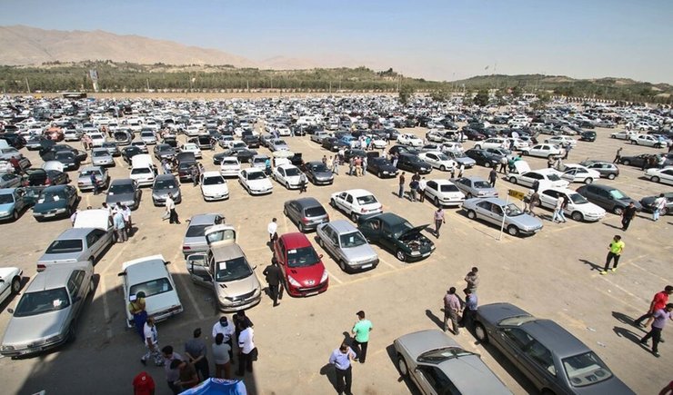 قیمت خودرو، امروز  (امروز ۲ آذرماه ۱۴۰۰) در بازار آزاد نسبت به آخرین معاملات دیروز با کاهش اندک همراه است.