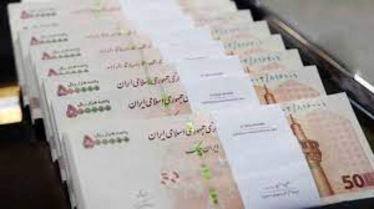 روز گذشته فیش حقوقی دو مدیر پتروشیمی امیرکبیر در فضای مجازی توسط برخی کانال و سایت‌ها منتشر شد که دریافتی ۸۴ تا ۲۱۵ میلیون تومانی در آن به چشم می‌خورد.