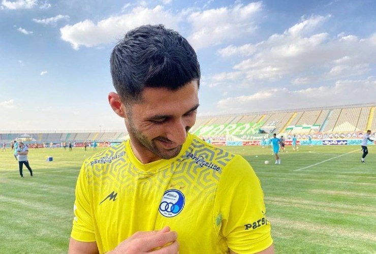 رشید مظاهری برای دومین بازی پی درپی از فهرست استقلال حذف شد تا شانس بازی رضایی باز هم دراستقلال فزونی بگیرد.