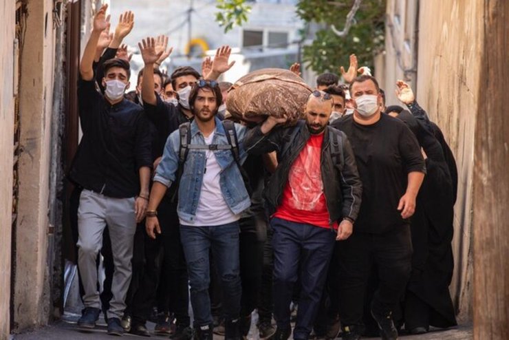 این روزها فیلم سینمایی «گشت ارشاد۳» در اولین تجربه کمدی‌سازی دنباله‌دارِ «سعید سهیلی» همچنان مثل قبل، سردمدار گیشه کم رونقِ دوران کرونایی سینمای ایران است.