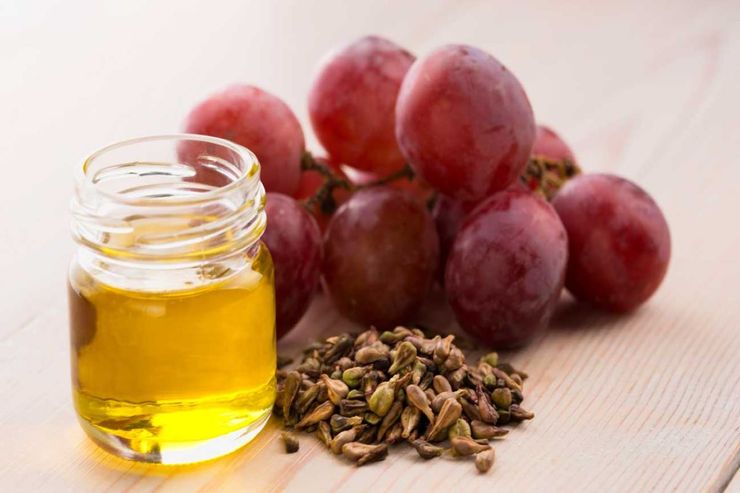 پژوهشگران چینی در مطالعه‌ای جدید دریافتند، یک ماده شیمیایی در عصاره هسته انگور می‌تواند سلول‌های فرسوده را از بین ببرد و به افزایش طول عمر کمک کند.