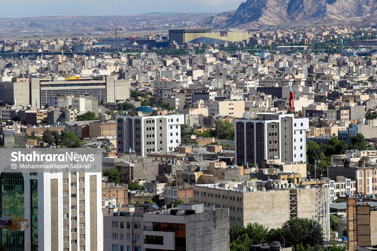 بعد از گذشت هشت ماه از ابتدای سال، آمار‌ها نشان می‌دهد که نه تنها این قانون رعایت نشده، بلکه با اختلاف زیاد زیرپا گذاشته شده است. قرار بود امسال میزان افزایش اجاره ‎بها در تهران ۲۵درصد، در کلان شهر‌ها ۲۰درصد و در سایر شهر‌ها ۱۵درصد باشد. اما براساس اعلام بانک مرکزی، اجاره بها در آبان امسال نسبت به ماه مشابه سال گذشته، افزایش ۵۱/۶ درصدی در تهران و ۵۴/۹ درصدی در سراسر کشور داشته است.