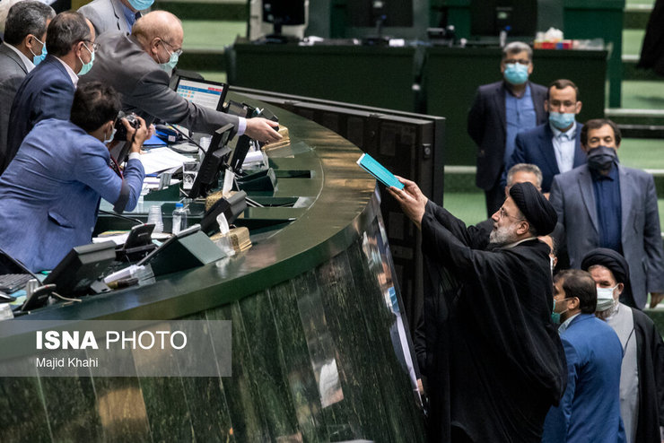 امروز دولت لایحه بودجه را تقدیم مجلس کرد و حالا می توان فهمید که حقوق کارمندان چقدر است؟