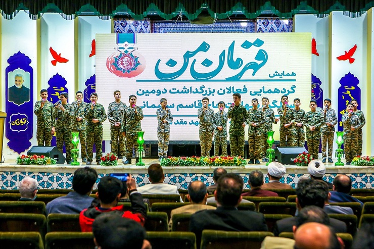 نمایندگان تشکل‌های مردمی مشهد در حرم مطهر رضوی گردهم آمدند تا اهداف و برنامه هایشان را برای برگزاری باشکوه دومین سالگرد شهادت حاج قاسم سلیمانی چه در فضای حقیقی و چه در فضای مجازی بررسی کنند.
