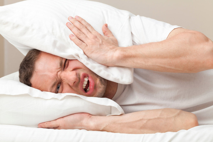 بی خوابی (Insomnia) یک اختلال شایع خواب است که باعث می‌شود به خواب رفتن به کاری سخت و طاقت فرسا و گاهی غیر ممکن تبدیل شود. علاوه بر این در هنگام ابتلا به این اختلال فرد ممکن است زودتر از موعد مقرر بیدار شده و دیگر قادر به خوابیدن نباشد.