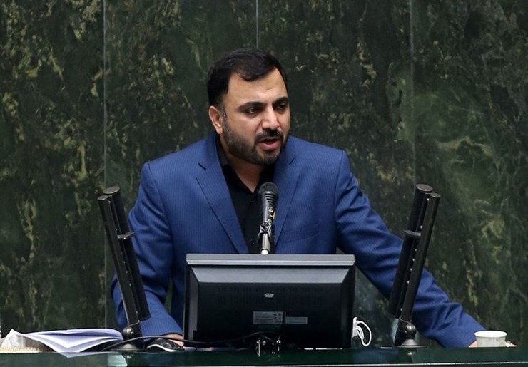 در ماه‌های اخیر انتقادهایی از حضور‌نداشتن وزیر اطلاعات در فضای مجازی مطرح بود تا او مجبور شود سرانجام در شبکه‌های اجتماعی و پیام‌رسان‌های داخلی و خارجی فعالیت خود را آغاز کند.