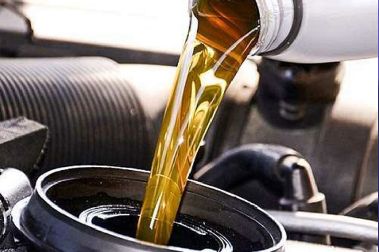 قیمت روز روغن موتور در بازار لوازم یدکی خودرو را بدانید.