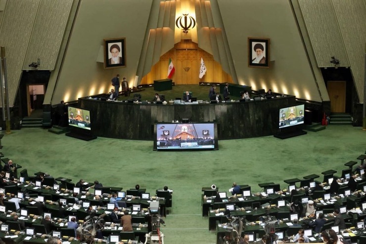 لایحه رتبه‌بندی معلمان به صورت کامل امروز (چهارشنبه ۱۴۰۰/۰۹/۲۴) در صحن علنی مجلس تصویب شد.