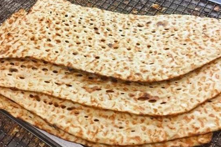رئیس اتحادیه نانوایان سنگکی تهران گفت: نرخ نان براساس نرخ نامه سال ۱۴۰۰ است و قیمت نان تا آخر سال تغییری ندارد.