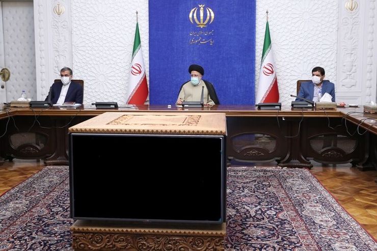  در جلسه ستاد هماهنگی اقتصادی دولت وزیر بهداشت، درمان و آموزش پزشکی گزارشی از تلاش سودجویان برای بی ثبات جلوه دادن بازار دارو ارائه کرد.