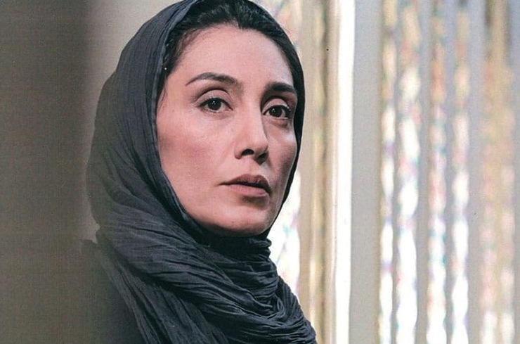 هدیه تهرانی برای تماشای فیلم «بی همه‌چیز»،  مانند دیگر تماشاگران از گیشه بلیت خرید تا به تماشای فیلم خودش بنشیند.
