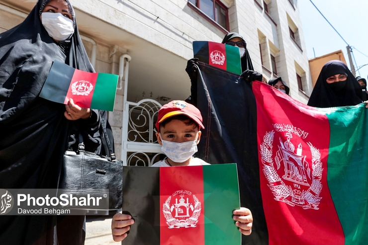 بهمن عشقی دبیر اتاق بازرگانی تهران اظهارداشت: در دوران بازسازی کشور بخش زیادی از کار بر دوش مهاجران بود بعد از جنگ تحمیلی ۱.۲ تریلیون دلار به کشور خسارت وارد شد که بازسازی آن کار بزرگی بود که بدون کمک مهاجران افغان شدنی نبود.