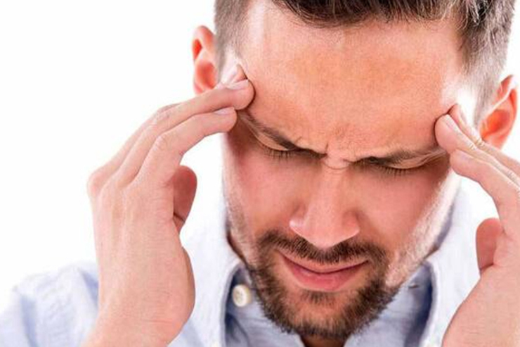 متخصص مغز و اعصاب و فلوشیپ سردرد گفت: کاهش هوشیاری، سرگیجه، تعادل نداشتن و دوبینی، تاری دید یا نقاط کور در میدان بینایی، وزوز گوش و اختلال شنوایی مواردی از علائم اورای میگرن است.