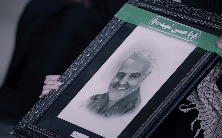 مستند «عزیز قدس»، به تهیه کنندگی مرتضی شعبانی و کارگردانی مصطفی سیفی، اثر کوتاهی است که شاید از منظر فنی و تولید حرفه‌ای به اندازه همتایان خود قدرتمند و پرجزئیات نباشد، اما حاوی نکته‌ای است که می‌تواند برای مجموعه هنر‌های نمایشی ایران، الهام بخش و تعیین کننده باشد.