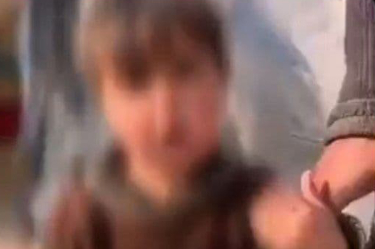 انتشار ویدئوی گفتگو‌ی عکاس ایرانی با مادر افغانستانی درباره فروش کودک‌اش واکنش‌های زیادی را در فضای مجازی به همراه داشت.