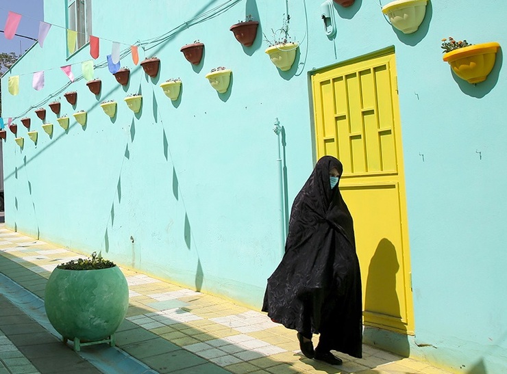 در راستای بهره‌گیری از مشارکت محلی برای زیباسازی، با توجه به دقت نظر و دید جامع و کل‌نگری که برای زیباسازی شهری، لازم است اگر از مشارکت بانوان دغدغه‌مند، متخصص و هنرمند در این زمینه استفاده شود بسیار رهگشا خواهد بود.