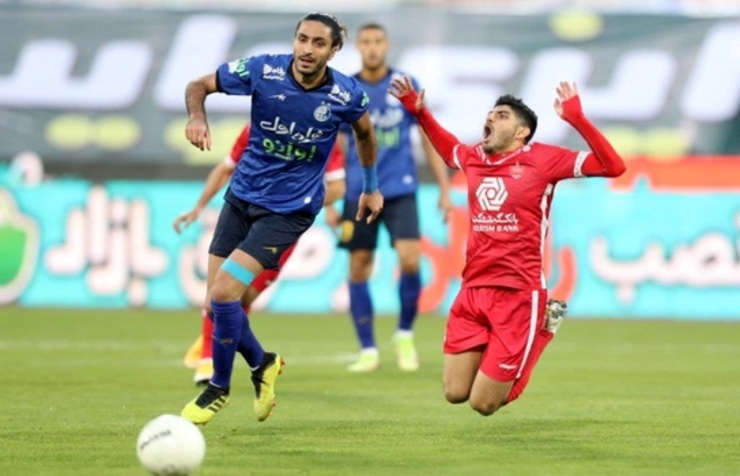 مدیران عامل دو باشگاه استقلال و پرسپولیس درحالی نسبت به صدور مجوز حرفه‌ای باشگاه‌های مطبوع خود ابراز خرسندی می‌کنند که این باشگاه‌ها همچنان اشکالات ساختاری بسیاری در بخش‌های فنی و مالی دارند.
