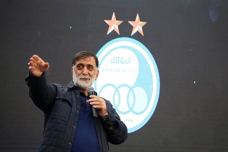 به تصویردرآمدن صحنه سیگار کشیدن چند جوان حین بازی استقلال مقابل نساجی اعتراض باشگاه استقلال به سیاست‌های سازمان صدا و سیما را درپی داشته است.