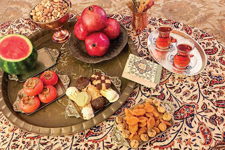 هرچه که هست شب یلدا، بلند و جشن گرفتن آن به ما رسیده است و ما هم نسل به نسل آن را عاشقانه حفظ کرده ایم. اگرچه در گذر زمان کمی از آداب ورسوم آن فراموش شده و یک جا‌هایی هم تغییر شکل داده است، اما با کمی جست وجو می‌شود بخش‌هایی از آن را در حافظه تاریخی بزرگ تر‌ها پیدا کرد.