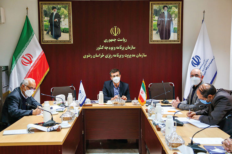بعد از گذشت یک هفته از تحویل لایحه بودجه ۱۴۰۱ دولت به مجلس، روز گذشته رئیس سازمان مدیریت وبرنامه ریزی خراسان رضوی در نشست خبری خود، ریزودرشت این رقم‌ها را برای خبرنگاران توضیح داد که گزیده‌ای از مهم‌ترین گفته‌های او را در اینجا می‌خوانید.