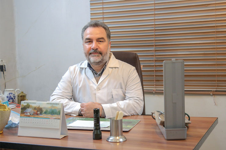 برخی افراد نیازمند از طرف مسجد محله یا توسط اهالی به دکتر داریوش شیدایی معرفی می‌شوند، بعد از چند مرتبه مراجعه و دیدن وضعیت مالی آن‌ها در فهرست خانواده‌هایی قرار می‌گیرند که دیگر نیاز به ارائه مدرک برای ویزیت رایگان آن‌ها نیست
