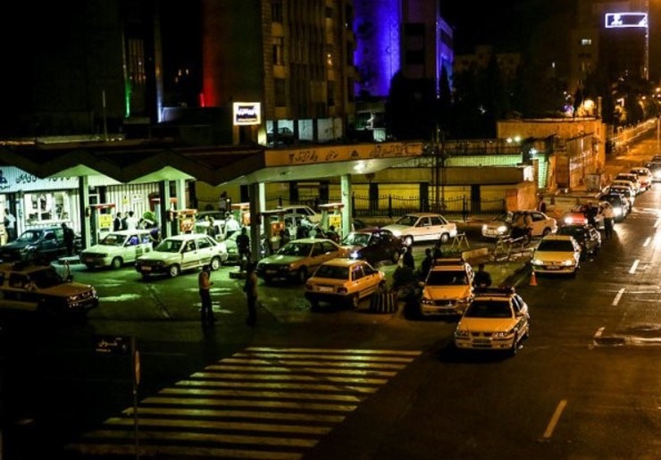 ویدئویی از سرقت بنزین، به روشی متفاوت که توسط دوربین‌های مداربسته پمپ بنزینی در تهران ضبط شده است را تماشا کنید.
