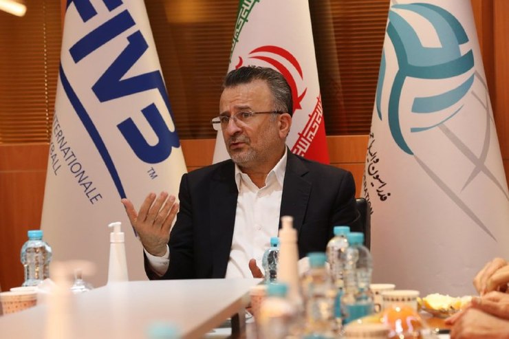 رئیس فدراسیون والیبال می گوید برای فصل آینده قانون استفاده از بازیکنان سال قبل را برای باشگاه ها تغییر خواهند داد.