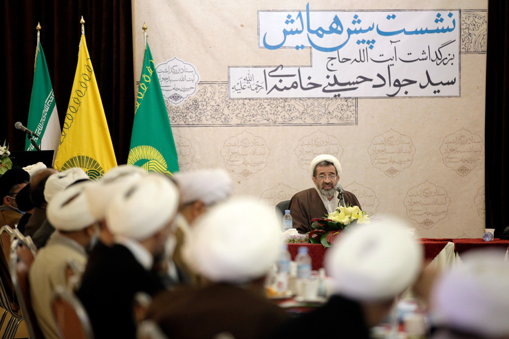 در این نشست که با حضور اساتید سطوح عالی حوزه علمیه خراسان، پژوهشگران حوزه و دانشگاه و برخی از بستگان نزدیک آیت‌الله سید جواد خامنه‌ای در محل تالار موزه قرآن حرم مطهر رضوی برگزار شد، شخصیت علمی، اخلاقی و سیره اجتماعی آیت‌الله سید جواد حسینی خامنه‌ای مورد بحث و بررسی قرار گرفت.