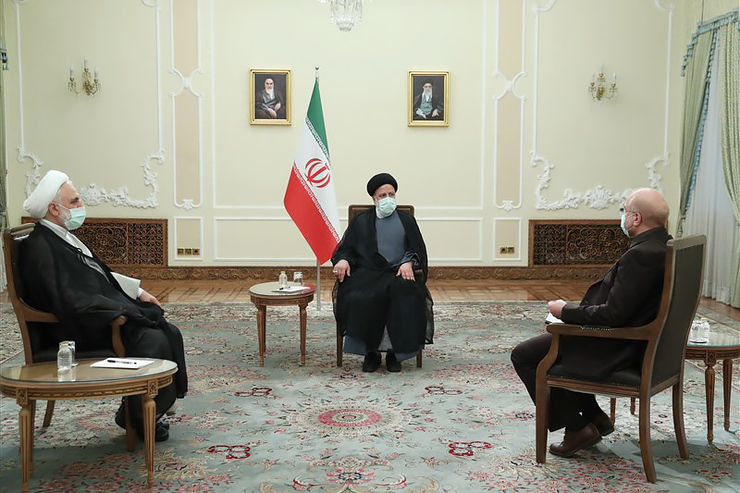 مشکلات اقتصادی و هماهنگی اقدامات اجرایی قوای سه گانه امروز در نشست مشترک بررسی شد.