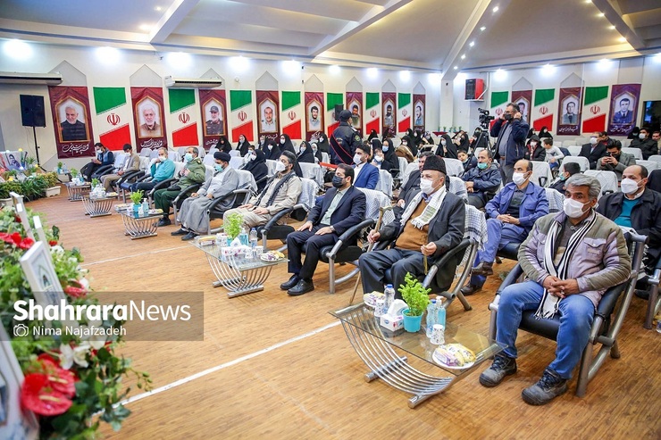 آیین گرامیداشت پنجمین سالگرد شهادت شهید مدافع حرم حسین هریری و یادواره شهدای شمال شرق مشهد هم زمان با هفته بسیج در نمایشگاه بین المللی مشهد برگزاری شد.