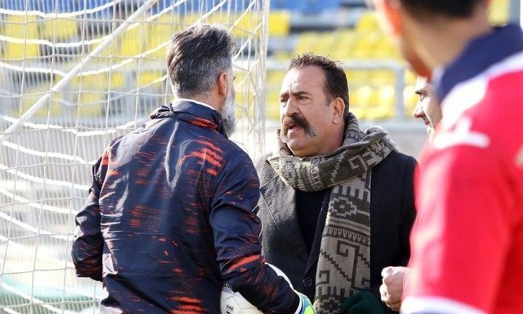 وحید قلیچ، پیشکسوت باشگاه پرسپولیس مدعی شده برادران مجیدی با برخی ارتباطات توانسته‌اند پیج او را از خارج از ایران مسدود کنند!