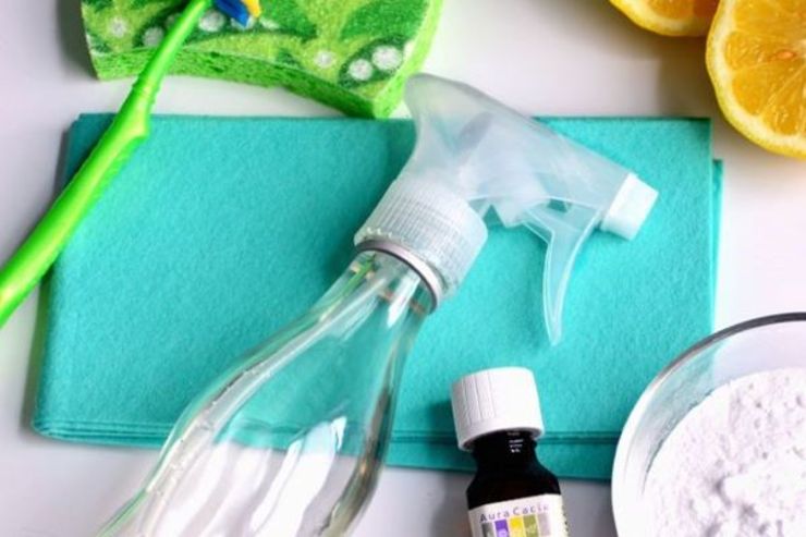 تمیز و خوشبو کردن سرویس بهداشتی اغلب برای ما کار سختی است، زیرا فضای سرویس بهداشتی به دلیل داشتن رطوبت و گرمای زیاد ممکن است بوی بدی داشته باشد؛ بنابراین همه ما به دنبال ترفند‌های سریع، ارزان و راحت برای خوشبو کردن آن هستیم.
