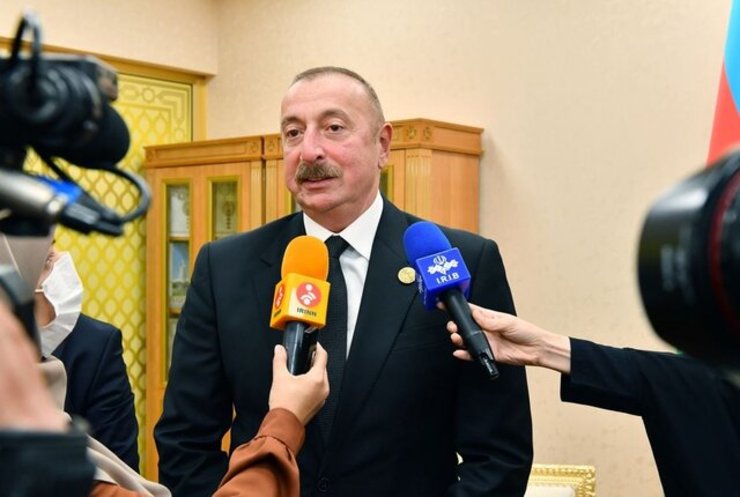 رئیس‌جمهور جمهوری آذربایجان پس از دیدار با رئیس‌جمهور کشورمان در جمع خبرنگاران بر عزم دو کشور برای گسترش روابط در تمامی زمینه‌ها تاکید کرد.
