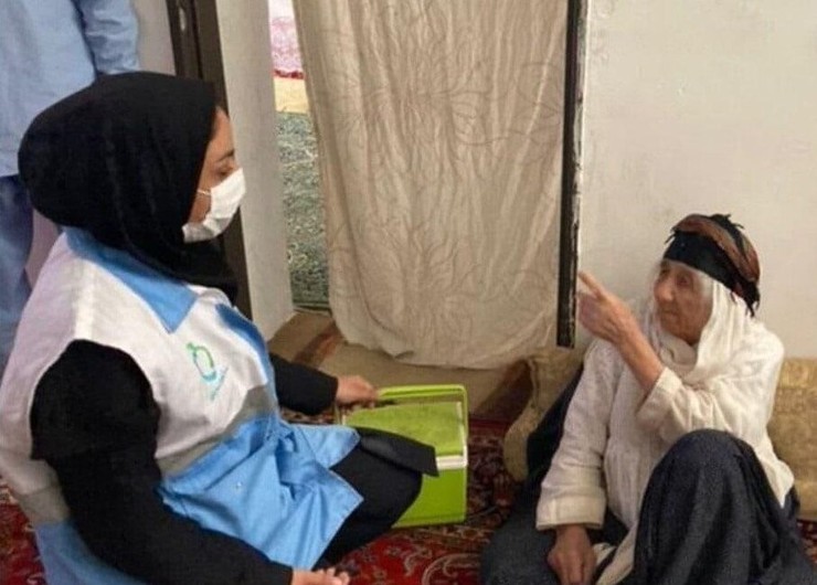 فاطمه نوروزی شهروند خراسانی که ساکن تربت‌جام است، با ۱۲۲ سال سن پیرترین فرد جهان است که واکسن کرونای خود را نیز تزریق کرد.
