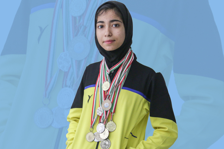 ساجده قنبری ۱۳ سال دارد و دانش‌آموز مدرسه شهرآراست. او ژیمناستیک هنری را از پنج‌سالگی آغاز کرده و تاکنون موفق به کسب مدال‌های زیادی در ناحیه و استان شده است.