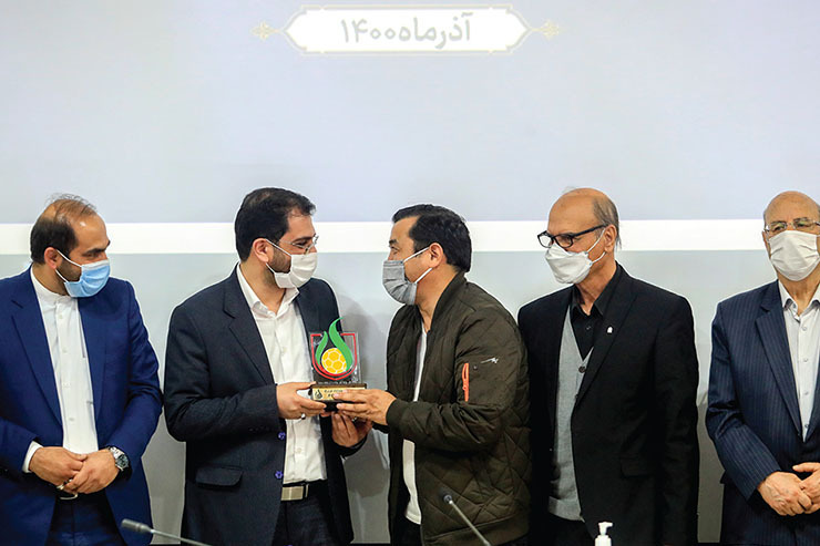 روز گذشته همزمان با سالروز حماسه ملبورن از خداداد عزیزی در شهرداری مشهد تقدیر شد.