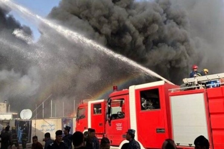 العهد نیوز با انتشار ویدئویی از آتش‌سوزی گسترده در انبارهای پارچه در بغداد (پایتخت عراق) خبر داد. ویدیویی از این حادثه را ببینید.