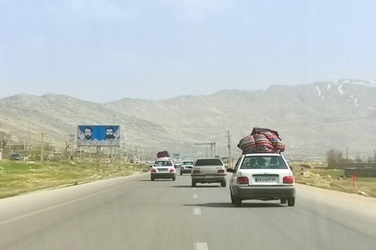 امسال بازگشت از سفرهای نوروزی با مراسم سیزده بدر نیز همزمان شده و باتوجه به اینکه فردای روز ۱۳ فروردین روز کاری محسوب می‌شود، بسیاری تلاش دارند تا زودتر به شهرهای خود بازگردند. موضوعی که سرپرست پلیس راه کشور نسبت به آن هشدار داده و از رانندگان خواسته که تا زمان رسیدن به مقصد با دقت و توجه کافی رانندگی کنند.
