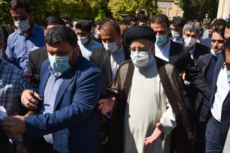 دیدار مردمی رئیس جمهور در گلزار شهدای سرخس