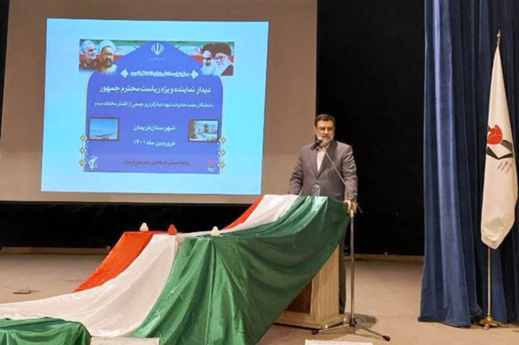 معاون رییس جمهور و رییس بنیاد شهید و امور ایثارگران گفت: این دولت مردمی پای حرفش ایستاده است و بر اساس نگاه و نیاز مردم سیاست‌گذاری و برنامه ریزی می کند.
