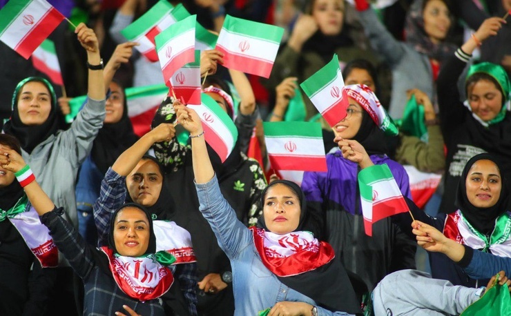 وزارت ورزش و جوانان ایران رسما اعلام کرده سیاست کلی‌اش تسهیل شرایطی برای حضور تماشاگران خانم در ورزشگاه‌ها است و برخی سم پاشی‌ها در این خصوص نمی‌تواند از اراده آن‌ها بکاهد.