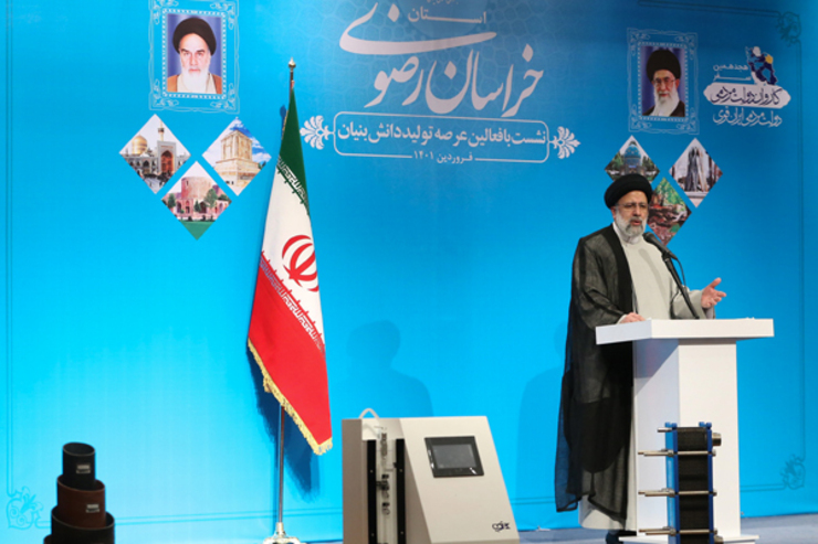 رییس جمهوری اسلامی ایران گفت: در کشور ظرفیتهای بسیاری وجود دارد که در کنار خرد، علم و دانش قیمتی می‌شود و خام فروشی با تکیه بر دانش‌بنیانی به حداقل می‌رسد از این رو بنای دولت بر حمایت جدی از شرکتهای دانش‌بنیان و ایجاد اشتغال است.