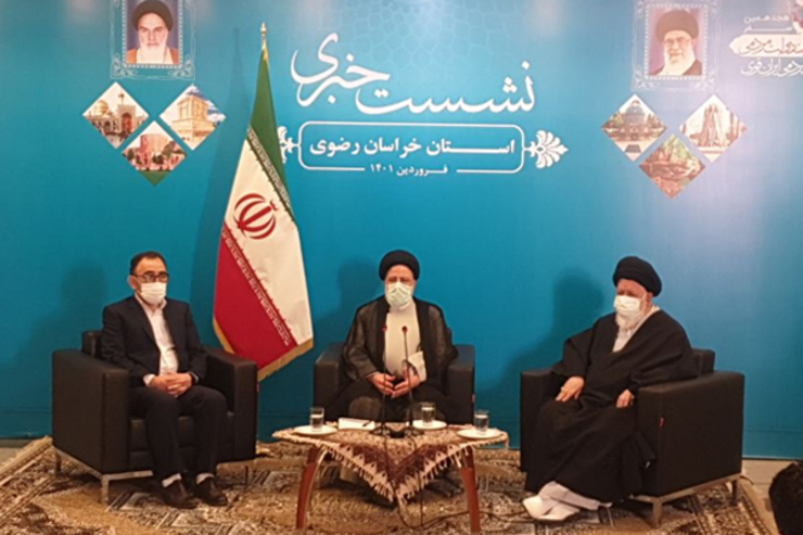 رئیس جمهور در نشست خبری در مشهد گفت: با تفویض اختیار به استاندار و تشکیل کارگروه‌های دستگاه های مسئول، مساله زیارت تسهیل و نسبت به بافت پیرامون تصمیم گیری شود.