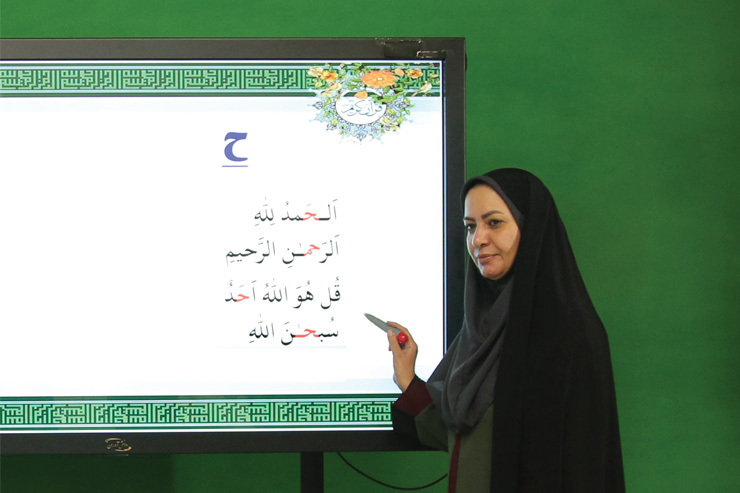 گفتگو با طیبه خواجه بیدختی، معلم موفقی که ۳ کتاب آموزشی برای درس پیام‌های آسمان نوشته است
