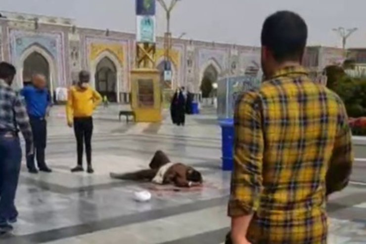 براساس پیگیری‌های خبرنگاران شهرآرانیوز؛ گفته می‌شود حال «حجت الاسلام پاکدامن» دومین طلبه مضروب در حمله امروز حرم وخیم است.